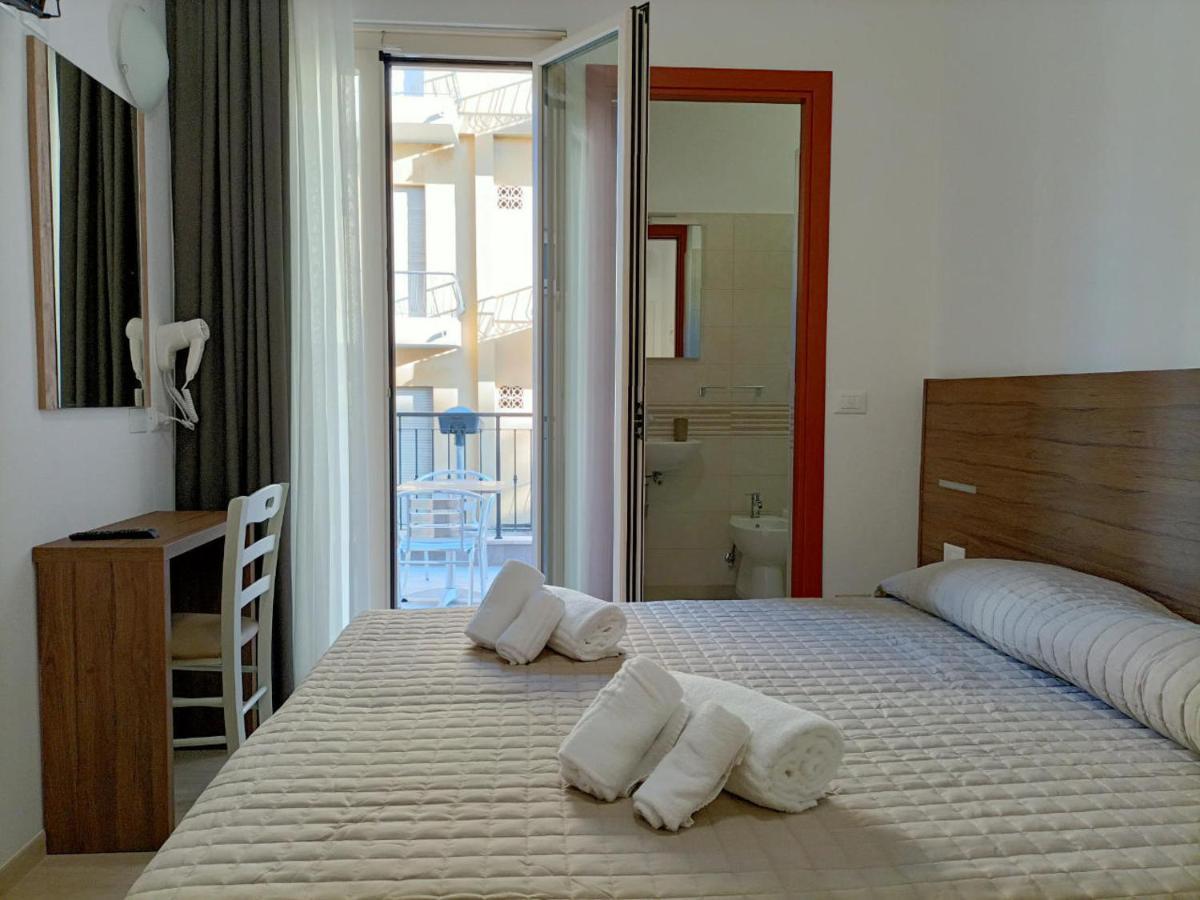 רימיני Hotel Bed And Book מראה חיצוני תמונה