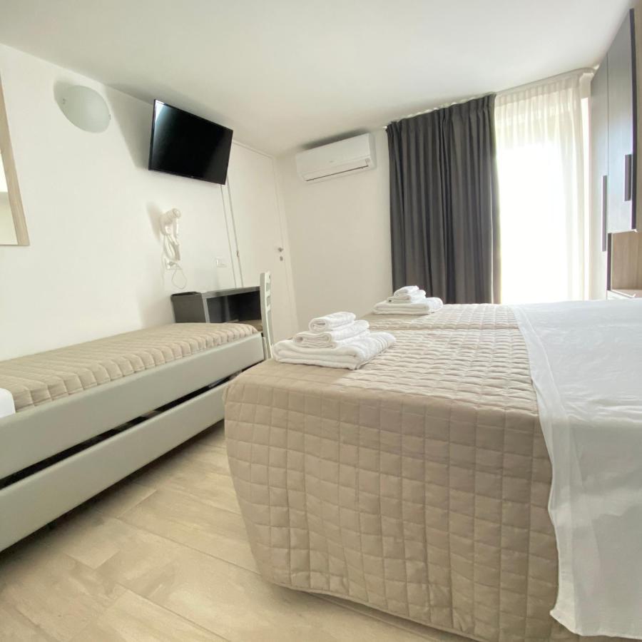 רימיני Hotel Bed And Book מראה חיצוני תמונה