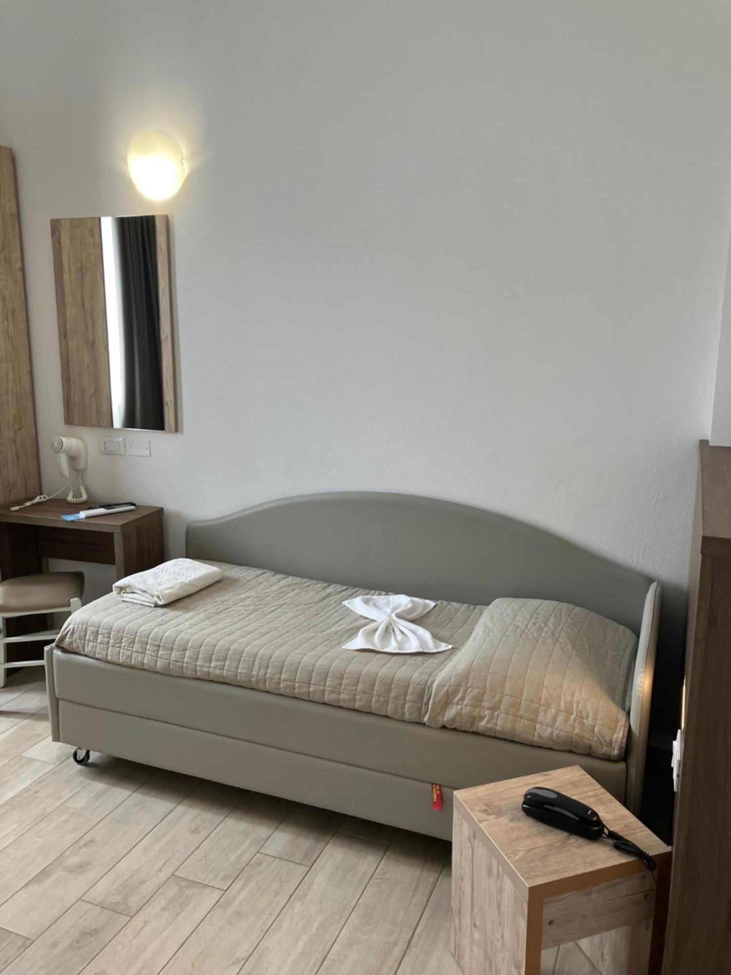 רימיני Hotel Bed And Book מראה חיצוני תמונה